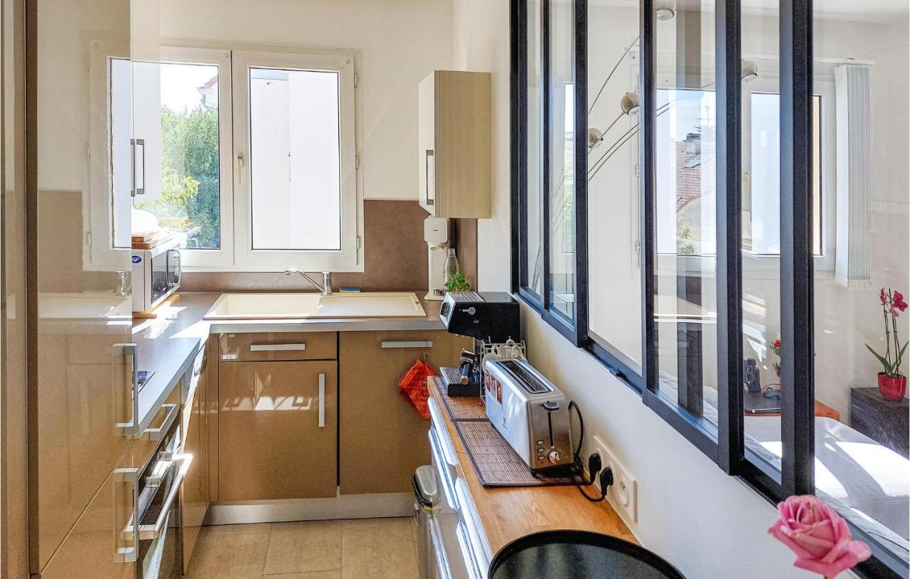 Awesome Apartment In Triel-Sur-Seine With Kitchen Exterior foto