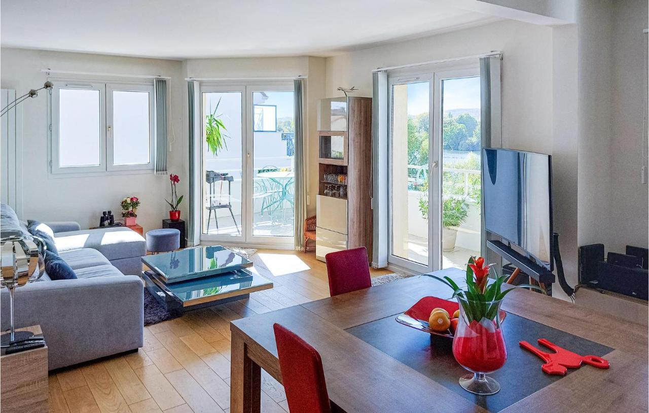 Awesome Apartment In Triel-Sur-Seine With Kitchen Exterior foto